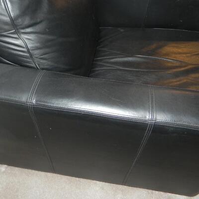 LOT 50 THOMASVILLE LEATHER ARMCHAIR