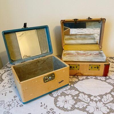 Lot 167  VINTAGE VANITY CASES 