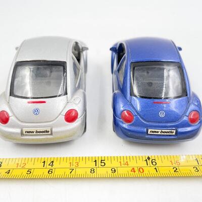 MAISTO â€œNEW VOLKSWAGON BEETLEâ€ 1/37 SCALE DIECAST CARS SET OF 2