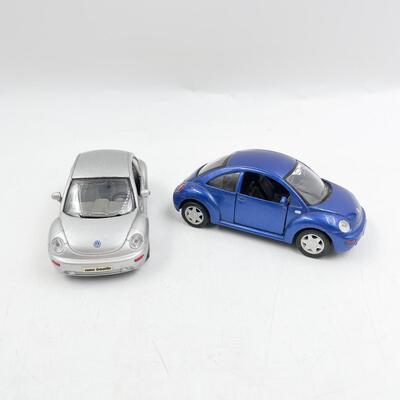 MAISTO â€œNEW VOLKSWAGON BEETLEâ€ 1/37 SCALE DIECAST CARS SET OF 2