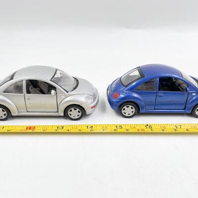 MAISTO â€œNEW VOLKSWAGON BEETLEâ€ 1/37 SCALE DIECAST CARS SET OF 2