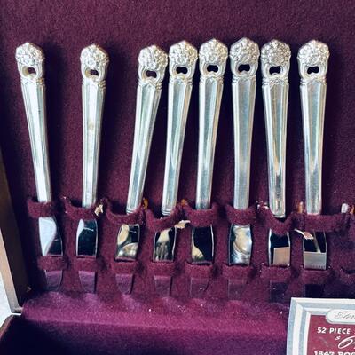 LOT 182  VINTAGE "ETERNALLY YOURS" ROGERS BROS SILVER PLATE FLATWARE WOOD CHEST 