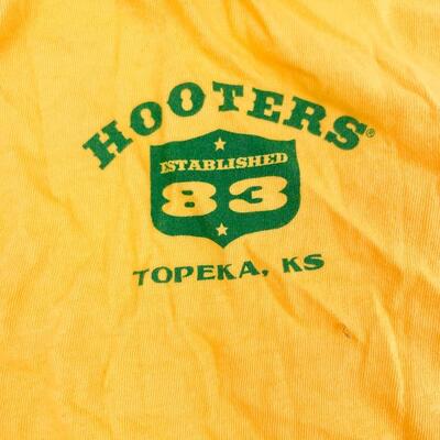 â€œFRESHLY SQUEEZEDâ€ TOPEKA KS HOOTERS TANK - WOMENâ€™S SIZE L