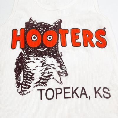 HOOTERS TOPEKA KS WHITE TANK - WOMENâ€™S SIZE L