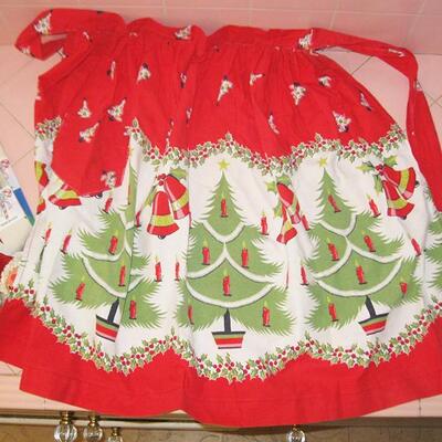 Lot 207 MS Lot Christmas Apron Exxon Wrapping Paper Package Decorations Holt Howard Santa