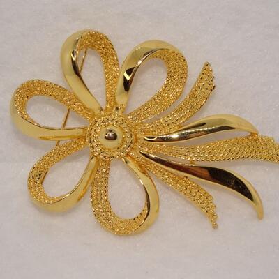 Gold Tone Swirl Bow Brooch 