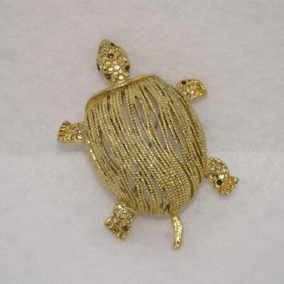 Gold Tone Sea Turtle Brooch 