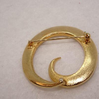 Gold Tone Swirl Brooch 