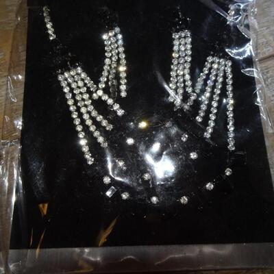 Black & White Rhinestone Necklace & Earring Set NWT 