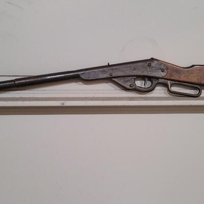 Lot 230: Vintage Daisy BB Gun