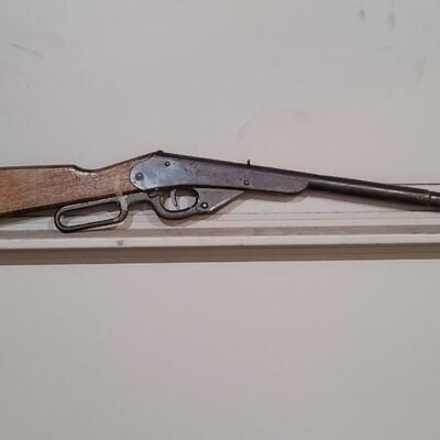 Lot 230: Vintage Daisy BB Gun