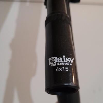 Lot 231: 760 PUMPMASTER Pellet BB Gun w/ DAISY Scope