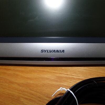 LOT 92 SYLVANIA LCD TV, CASSETTES & CABLES 