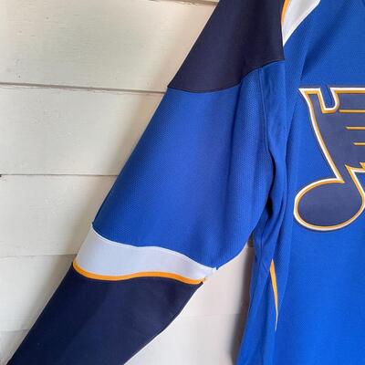 REEBOK â€œST. LOUIS BLUESâ€ HOCKEY JERSEY - SIZE MEDIUM
