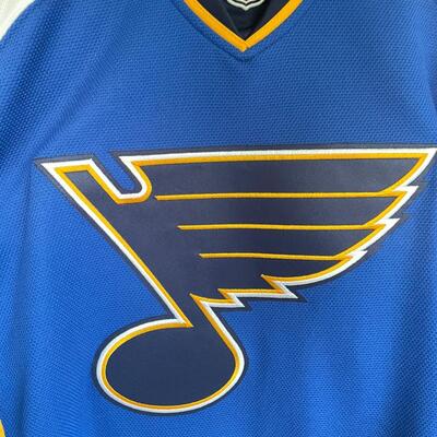 REEBOK â€œST. LOUIS BLUESâ€ HOCKEY JERSEY - SIZE MEDIUM