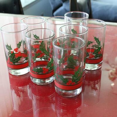 Vintage Set of 8 Libbey Holly & Berries Holiday Christmas Glassware