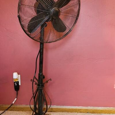 Lot 233: 3-Speed Brushed Copper Oscillating Fan WORKS