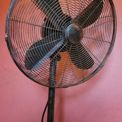 Lot 233: 3-Speed Brushed Copper Oscillating Fan WORKS