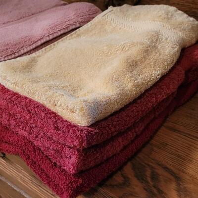 Lot 238: Assorted Size Home Towels 