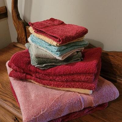 Lot 238: Assorted Size Home Towels 