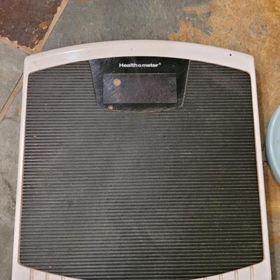 Lot 244: Weight Scale Digital (Works) + Handheld Vanity Mirror 2-Sided