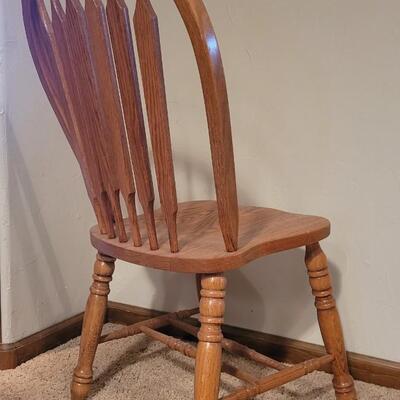 Lot 247: Vintage Solid Wood Chair 17 x 17 x 38