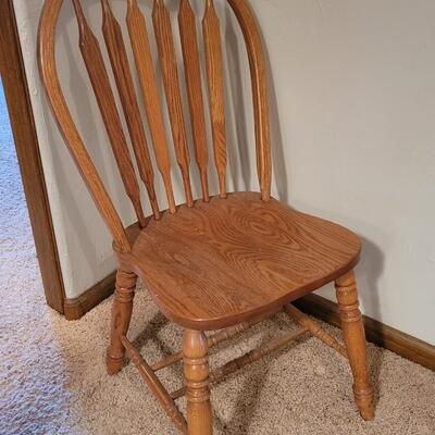 Lot 247: Vintage Solid Wood Chair 17 x 17 x 38