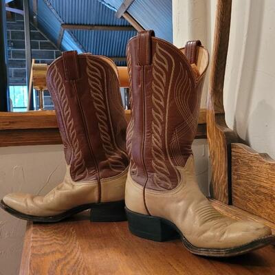 Lot 248: Vintage TONY LAMA Style 0046 Size 7D Cowboy Boots