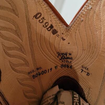 Lot 248: Vintage TONY LAMA Style 0046 Size 7D Cowboy Boots