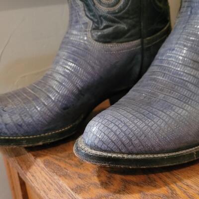 Lot 249: Vintage JUSTIN Style 4622 Size 7B Cowboy Boots