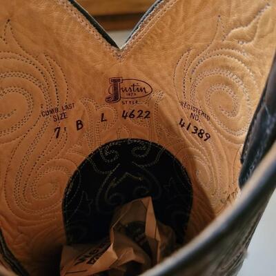 Lot 249: Vintage JUSTIN Style 4622 Size 7B Cowboy Boots