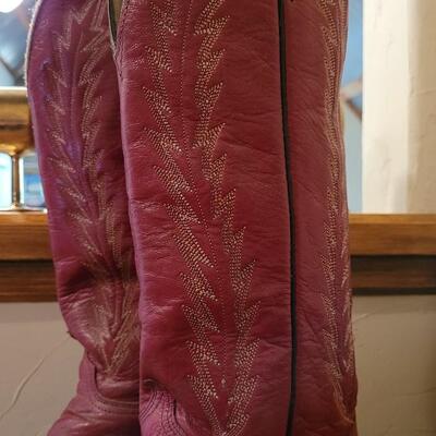 Lot 250: Vintage ABILENE Size 6M Cowboy Boots 