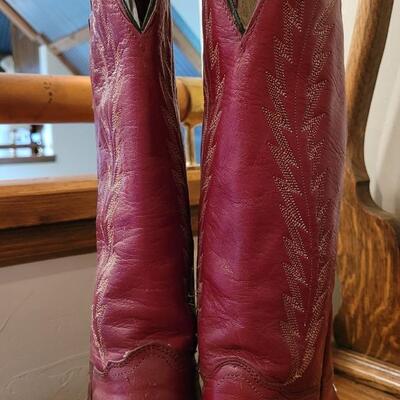 Lot 250: Vintage ABILENE Size 6M Cowboy Boots 