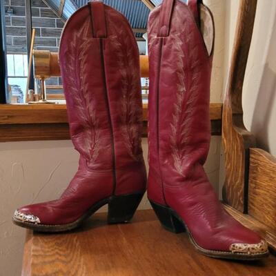 Lot 250: Vintage ABILENE Size 6M Cowboy Boots 