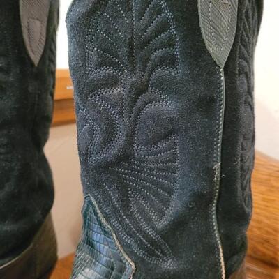 Lot 251: Vintage Cowboy Boots Unsized (See Ruler Measurement)