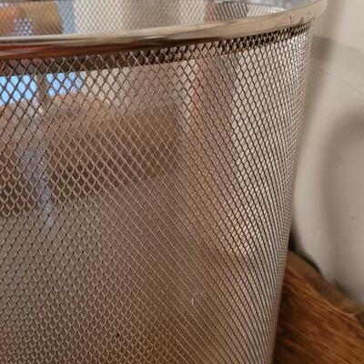 Lot 262: Metal Mesh Wastebasket 13 x 9.5