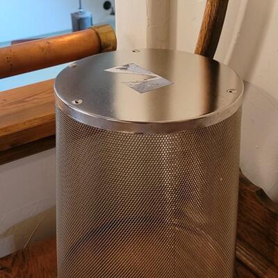 Lot 262: Metal Mesh Wastebasket 13 x 9.5