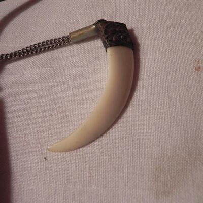 LOT 68 WOODEN PIPE AND CLAWS