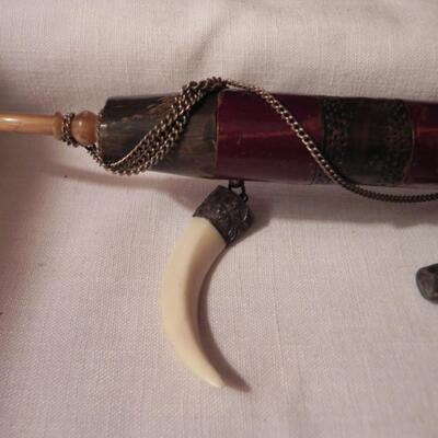 LOT 68 WOODEN PIPE AND CLAWS