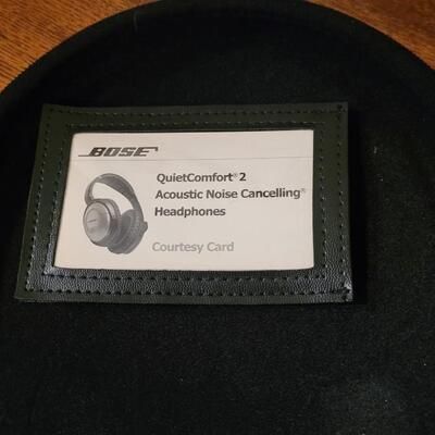 Lot 264: BOSE Noise Cancelling QUIET COMFORT 2 Headphones w/ Case