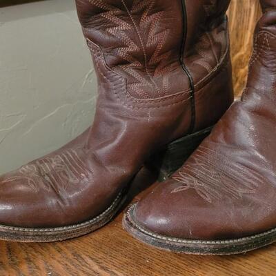 Lot 268: Vintage HONDO Cowboy Boots Size 5.5B 