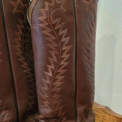 Lot 268: Vintage HONDO Cowboy Boots Size 5.5B 
