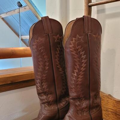 Lot 268: Vintage HONDO Cowboy Boots Size 5.5B 