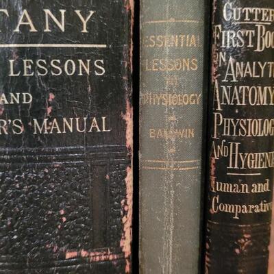 Lot 292: 1885 Gray's Botany, 1896 Essential Lessons in Human Physiology & 1872 Cutter First Book on Analytic Anatomy 