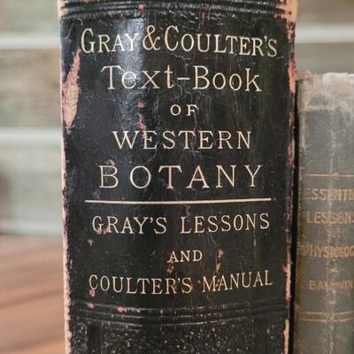 Lot 292: 1885 Gray's Botany, 1896 Essential Lessons in Human Physiology & 1872 Cutter First Book on Analytic Anatomy 