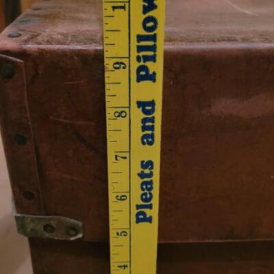 Lot 303: Antique 1800's Crouch & Fitzgerald New York Box