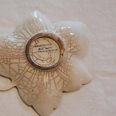Lot 315: Handpainted Blue Delft Leaf Dish
