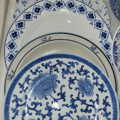 Lot 319: Mixed Large Blue & White Dish Lot