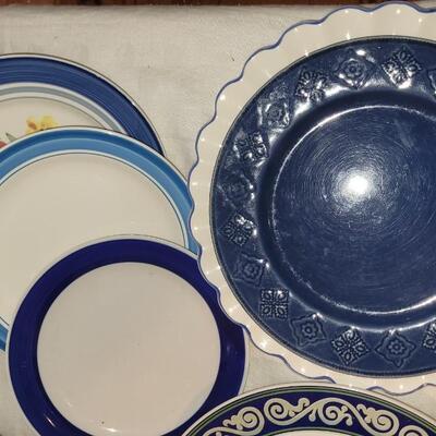 Lot 319: Mixed Large Blue & White Dish Lot