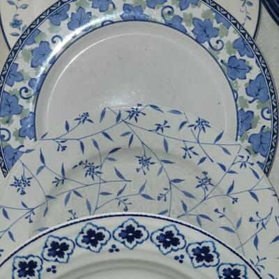 Lot 319: Mixed Large Blue & White Dish Lot